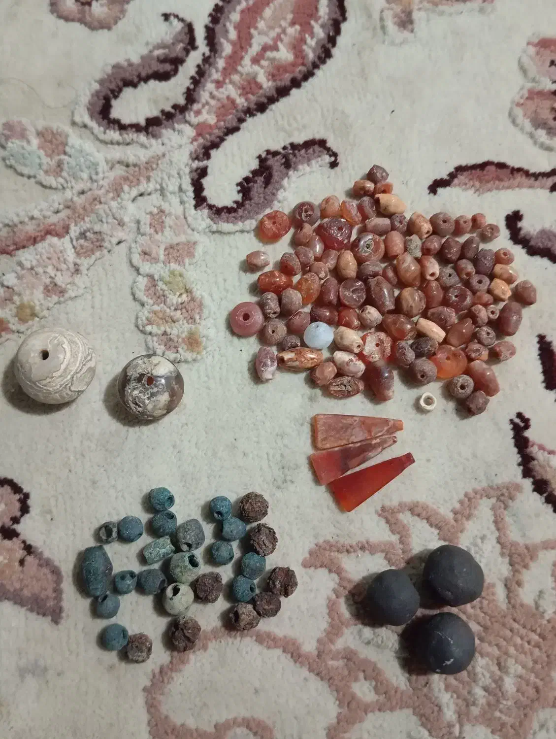 مهره قدیمی|کلکسیون اشیاء عتیقه|رودان, |دیوار