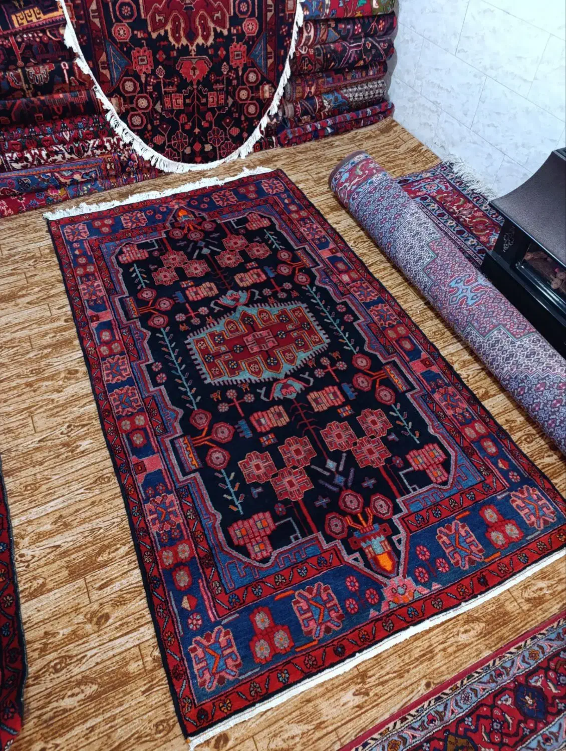 قالیچه دستبافت نهاوند چهار و نیم متری|فرش|تهران, شارق|دیوار