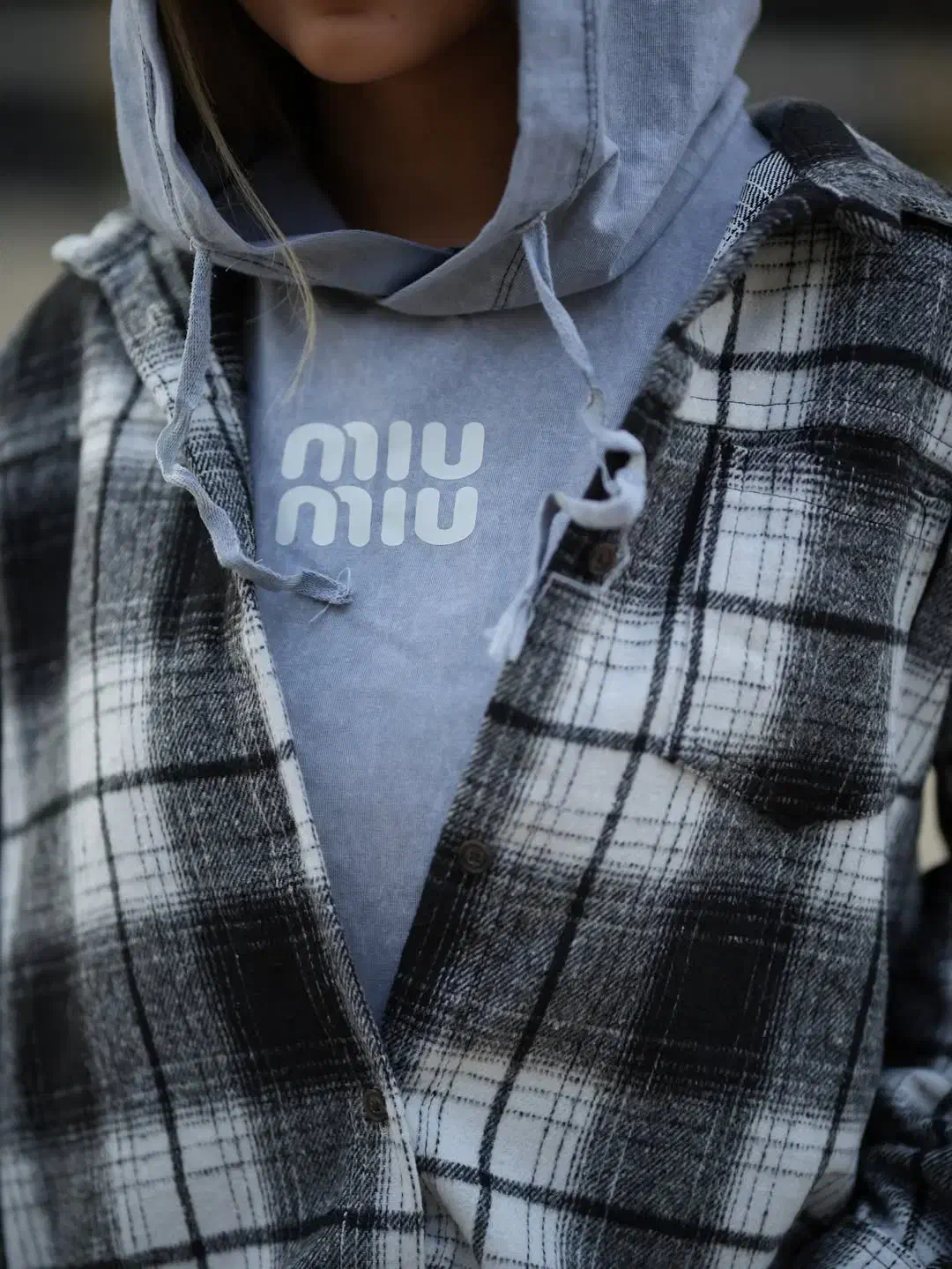 ترکیب شکت و هودی|لباس|رودسر, |دیوار