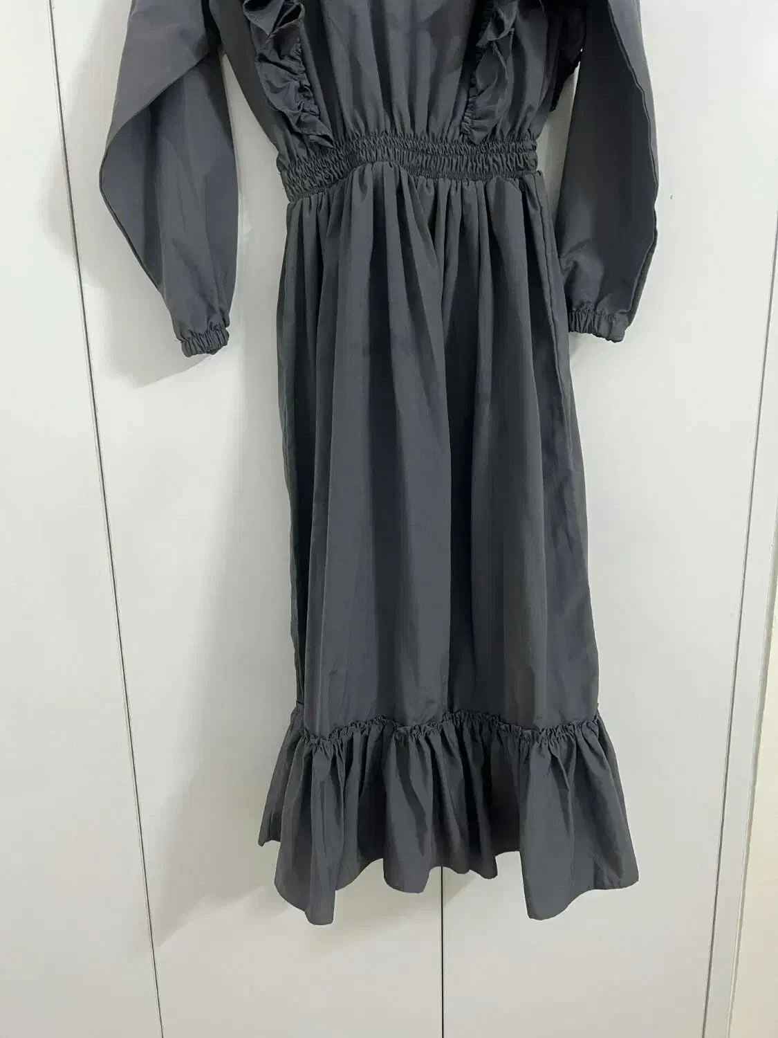 پیراهن نو نو|لباس|قم, بنیاد|دیوار