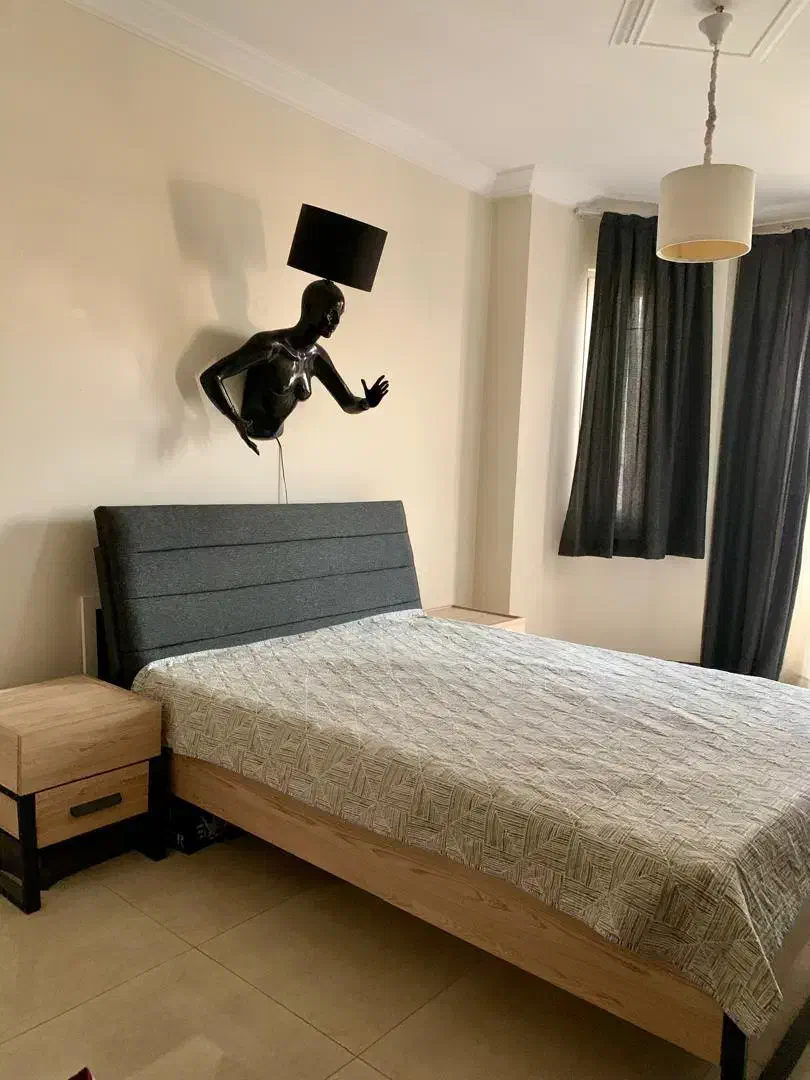 تختخواب دو نفره آپادانا،میز آرایش، دو عدد پاتختی|تخت و سرویس خواب|کرج, عظیمیه|دیوار