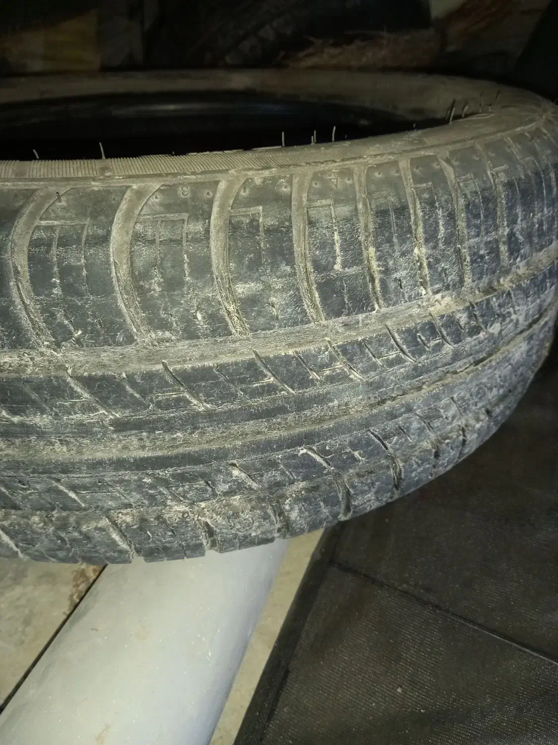 یک جفت لاستیک ۱۴پژویی ۷۰درصد|قطعات یدکی و لوازم جانبی|لاران, |دیوار