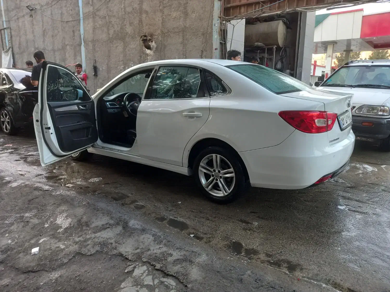 بسترن B30|خودرو سواری و وانت|اندیشه, اندیشه فاز ۳|دیوار