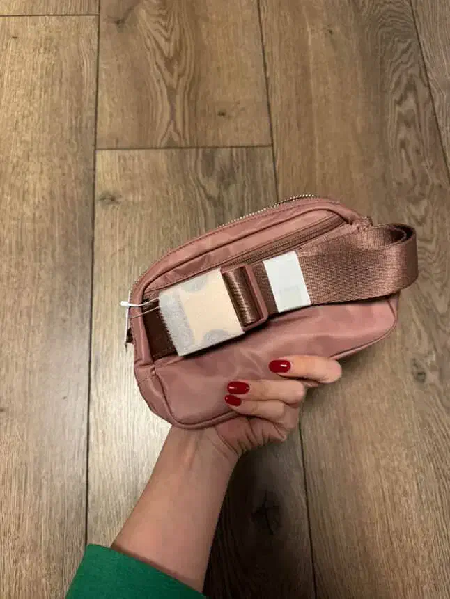 کراس بادی لولولمون|کیف، کفش، کمربند|تهران, نظامی گنجوی (توانیر)|دیوار