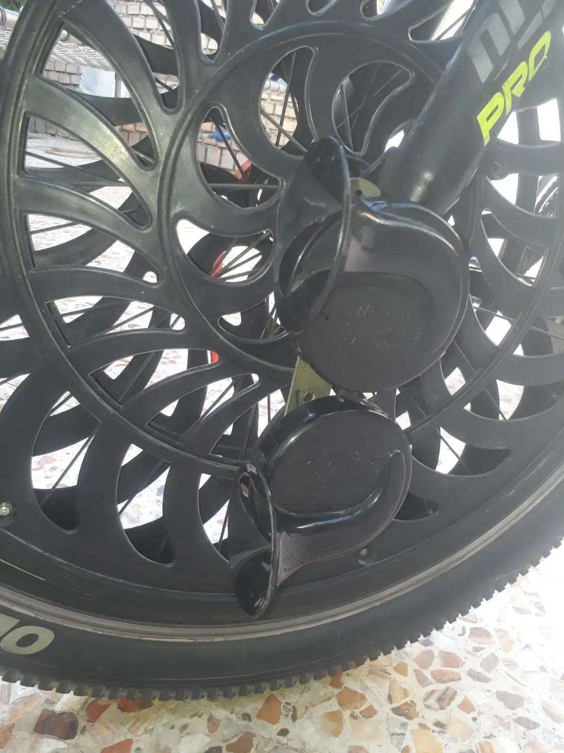 بوق حلزونی و کاسه موتور با هدلایت و یک جفت بوق۱۰۱۱|موتورسیکلت|ایذه, |دیوار