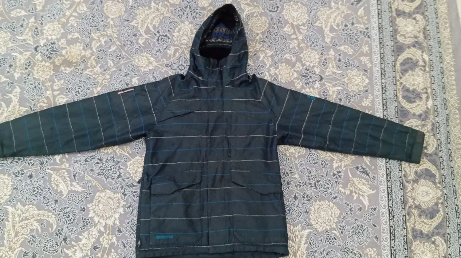 کاپشن خارجی در حد|لباس|صومعهسرا, |دیوار