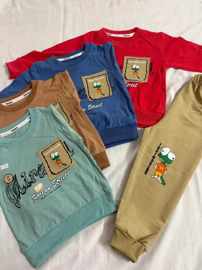 لباس ‌پاییزه|کفش و لباس بچه|کاشان, دانش|دیوار