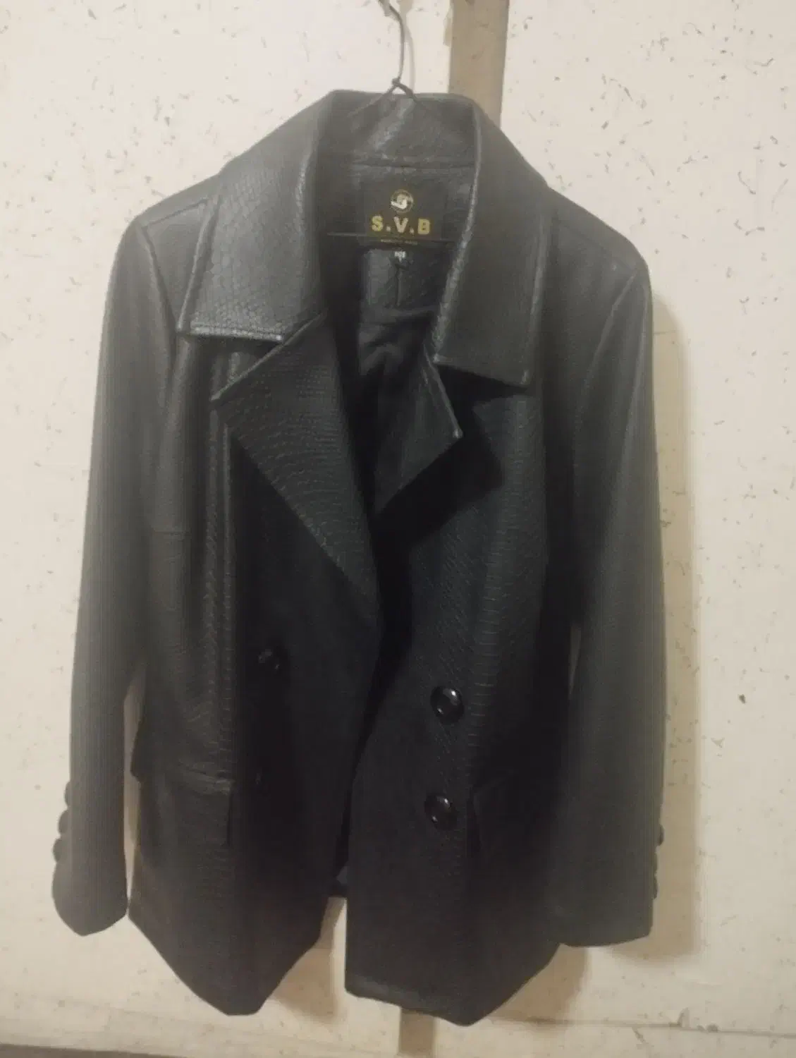 پالتو چرم|لباس|شاهین‌شهر, فردوسی|دیوار