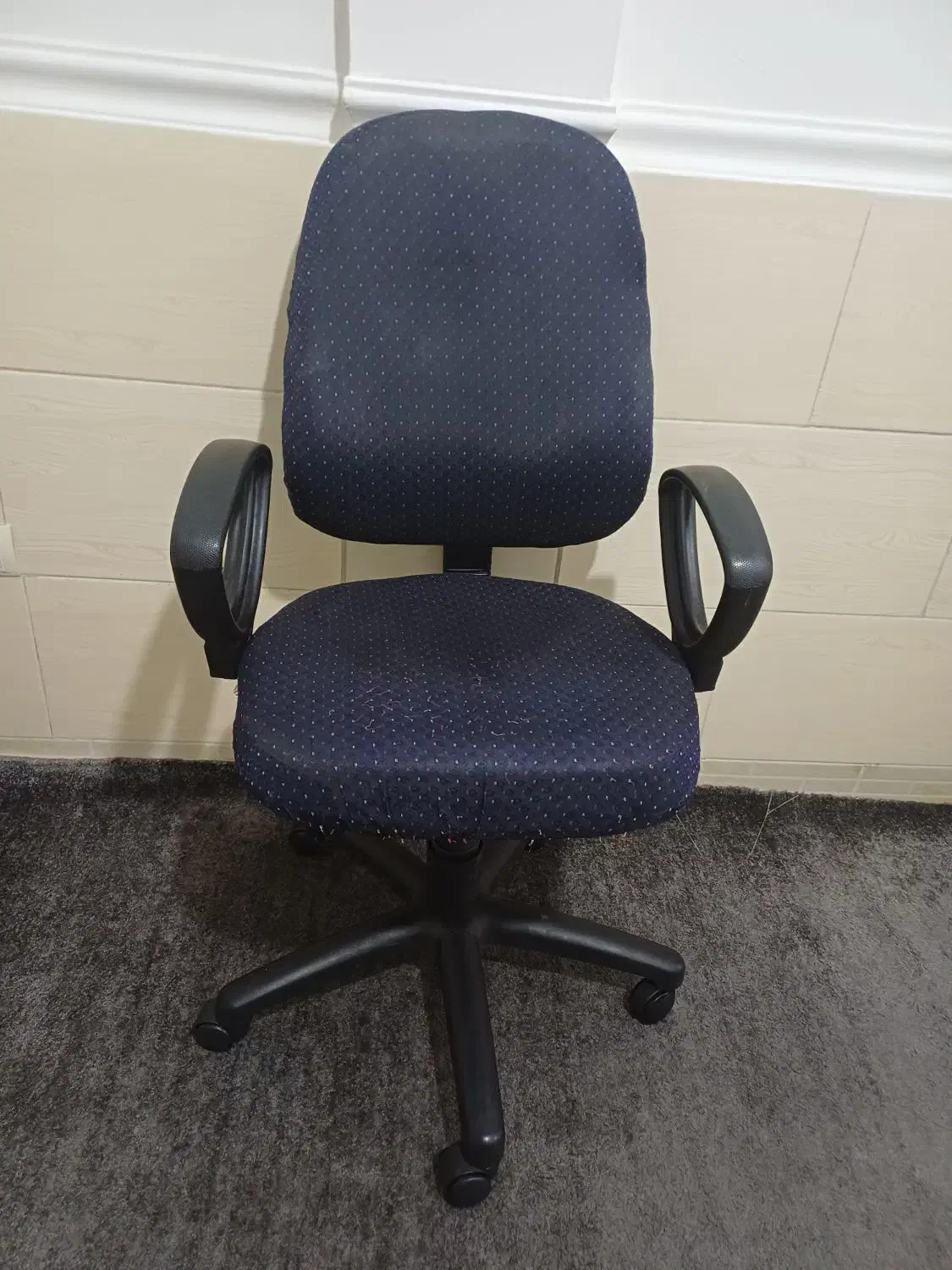 صندلی گردان|صندلی و نیمکت|اراک, |دیوار