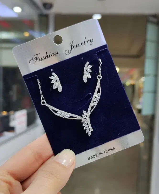 گردنبند و نیم ست زنانه(ایران‌ست)|بدلیجات|اصفهان, شیخ اشراق|دیوار