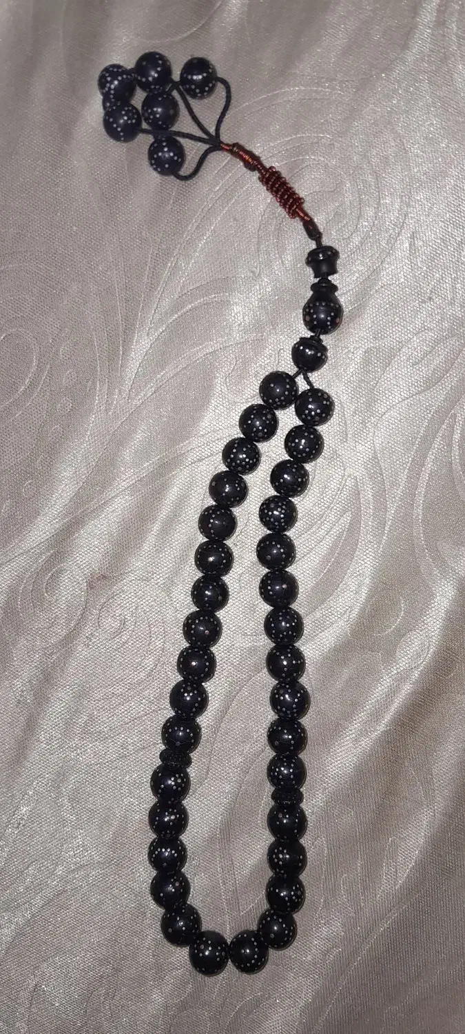 تسبیح نقره کوب|کلکسیون اشیاء عتیقه|همدان, |دیوار