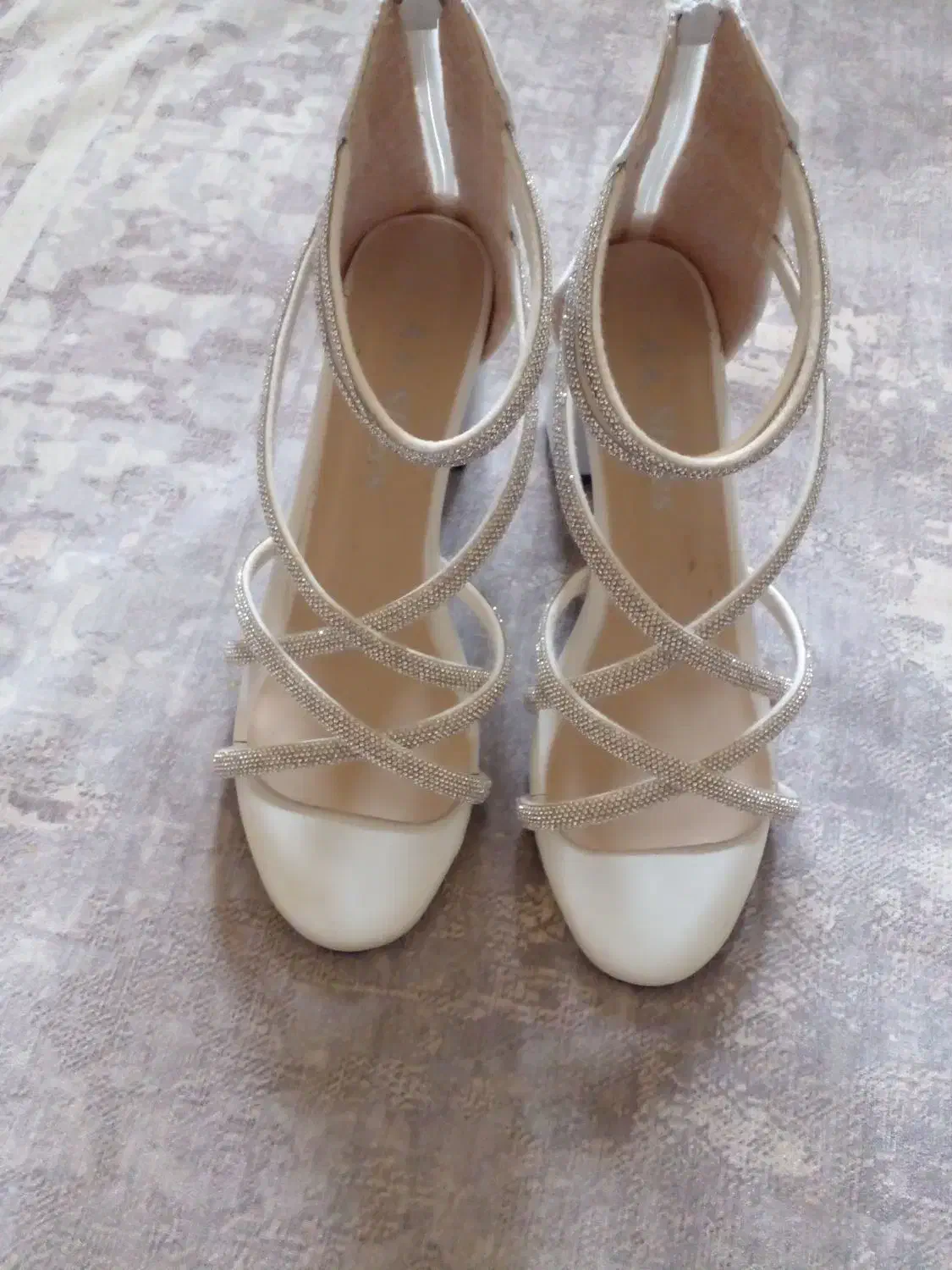 کفش|کیف، کفش، کمربند|شاهین دژ, |دیوار