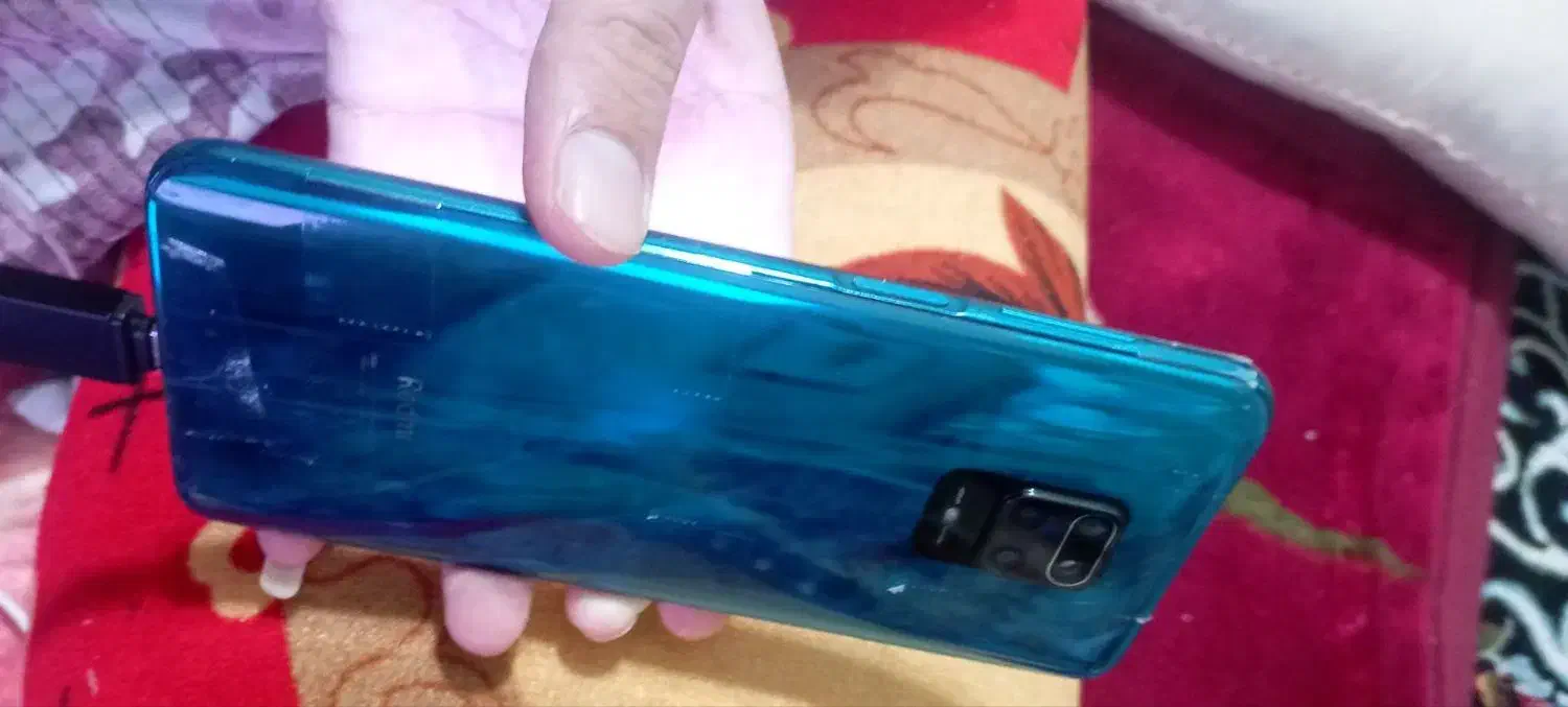 گوشی فروشی در حد نو در حال استفاده|موبایل|دلگان, |دیوار