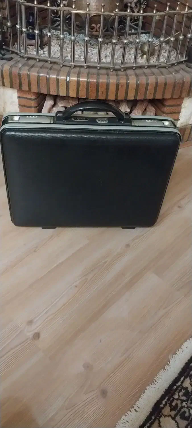 کیف سامسونت مارک دیپلمات در حد نو۴۰ × ۵۰|کیف، کفش، کمربند|مشگین شهر, |دیوار