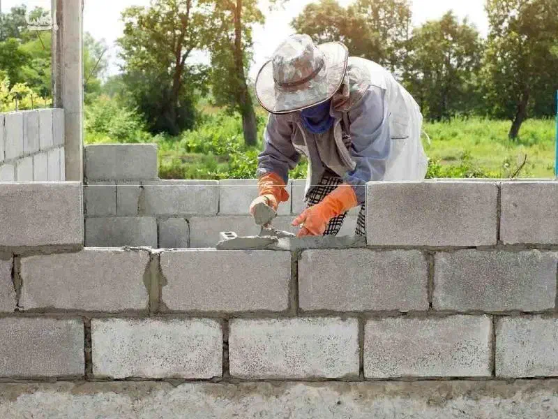 به تعدادی بنا نیازمندیم با حقوق خوب و جای خواب|استخدام معماری، عمران و ساختمانی|شهر بابک, |دیوار