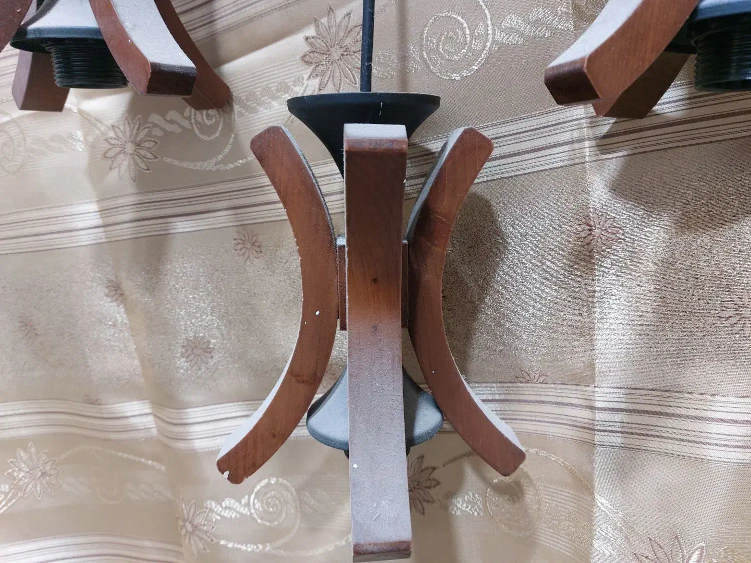 لوستر چوبی|لوستر و چراغ آویز|قم, طلاب غیر ایرانی|دیوار