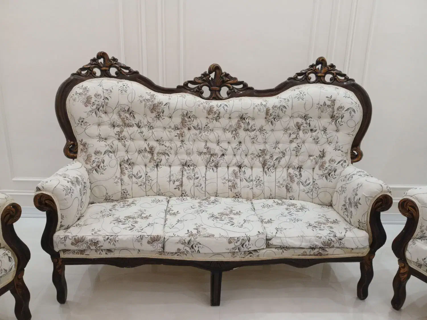 مبل سلطنتی 9 نفره چوب گردو|مبلمان خانگی و میز عسلی|تربتحیدریه, منصوریه|دیوار