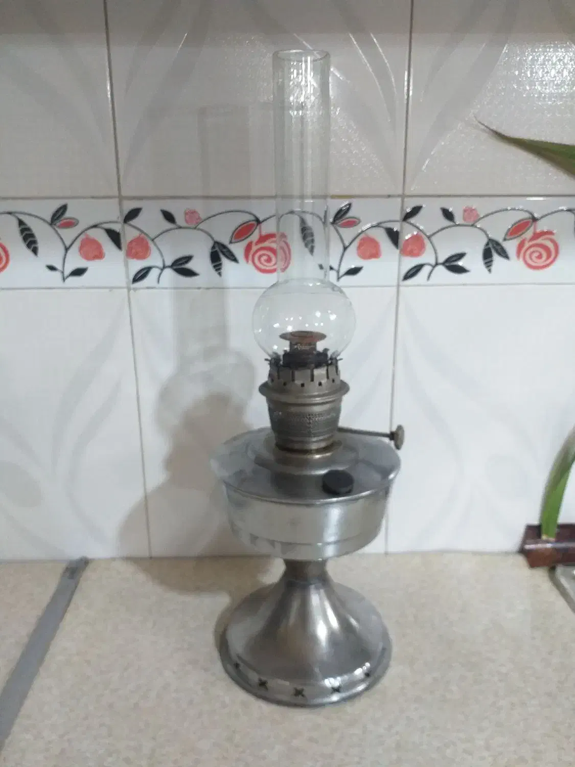 چراغ گردسوز|کلکسیون اشیاء عتیقه|بروجرد, |دیوار