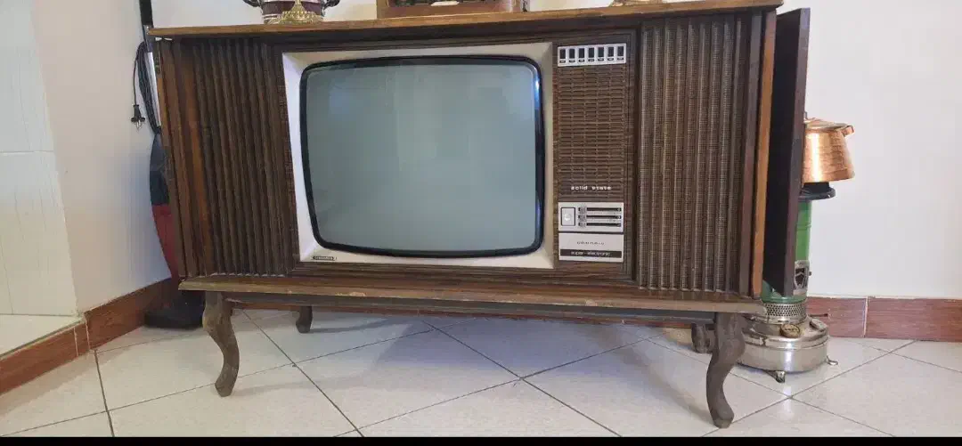 تلوزیون چوبی|کلکسیون اشیاء عتیقه|مشکین‌دشت, |دیوار