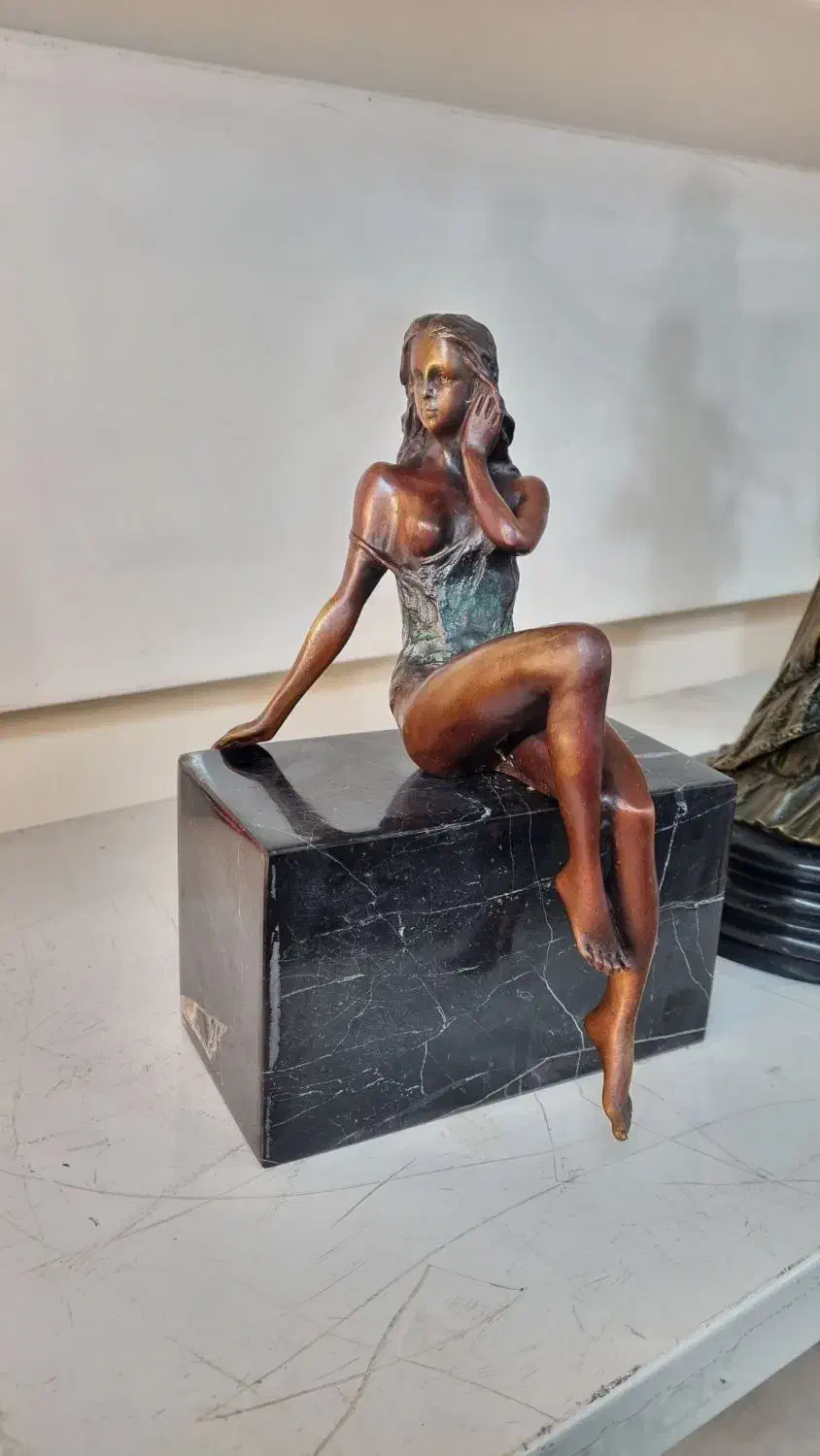 مجسمه برنزی روی سنگ پتینه|مجسمه، تندیس، ماکت|تهران, فردوسی|دیوار