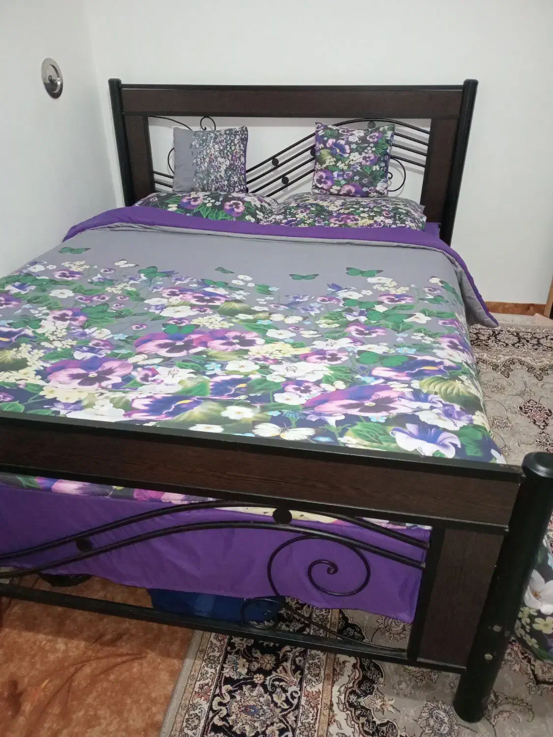 تخت خواب|تشک تختخواب|لاهیجان, طالقانی|دیوار