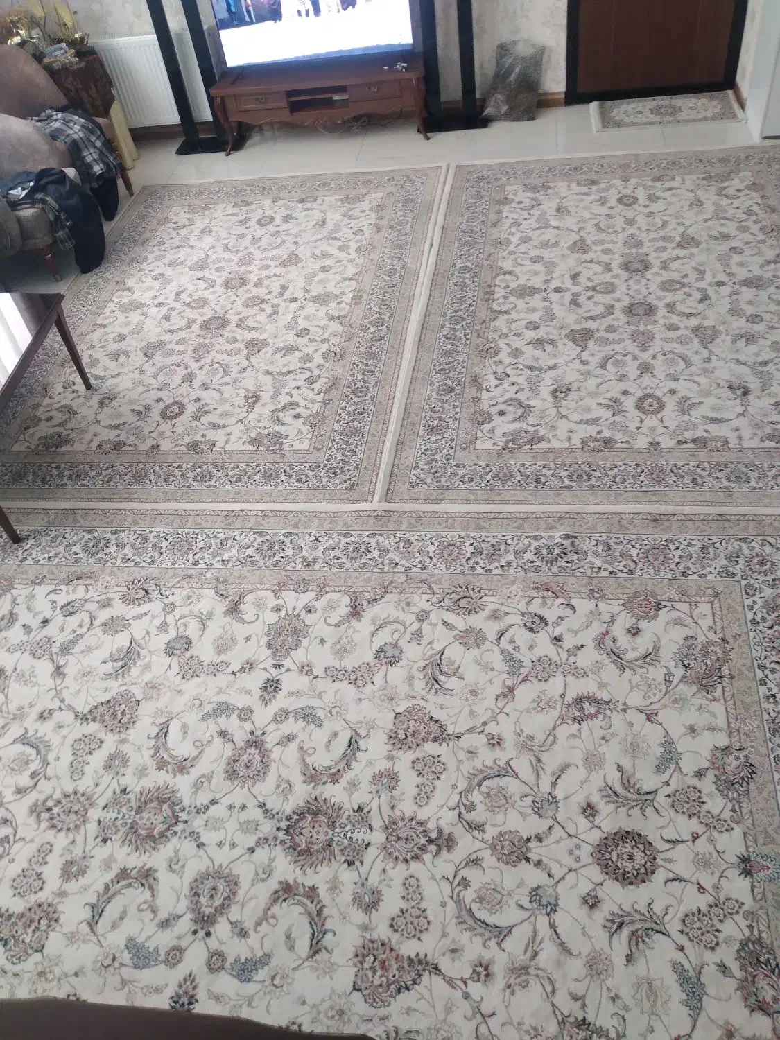 یک جفت ۶متری طرح افشان ویک عدد۹متری دستباف گونه|فرش|قرچک, زیبا شهر|دیوار