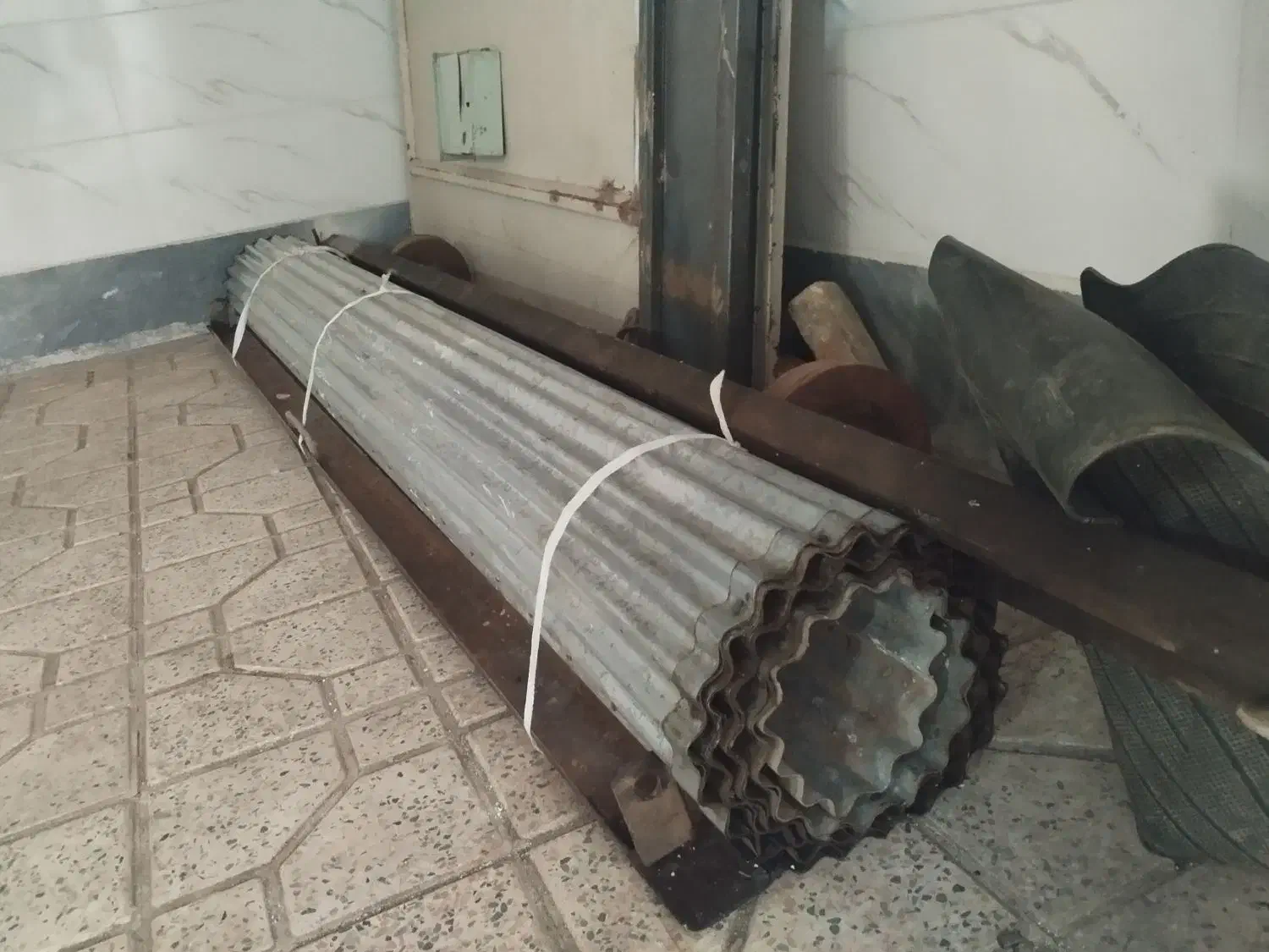 کرکره قدیمی|مصالح و تجهیزات ساختمان|قزوین, |دیوار