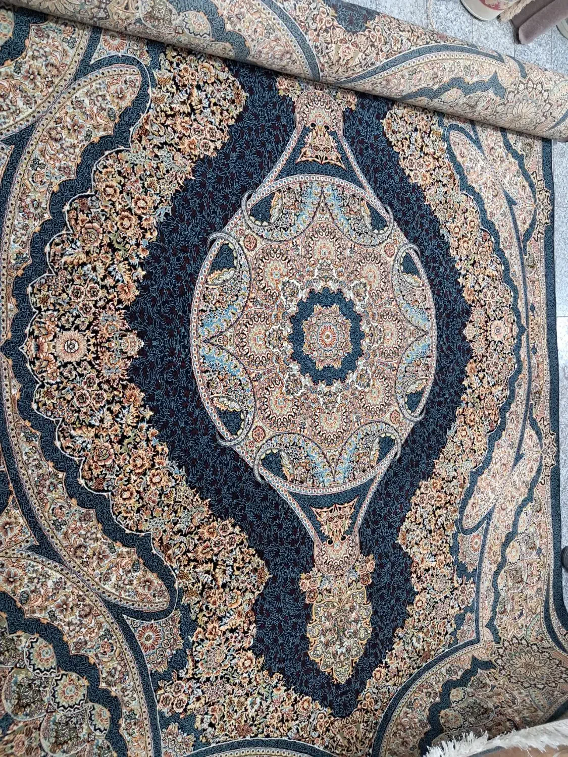 فرش. کارکرده.نو.موکت|فرش|بروجرد, |دیوار