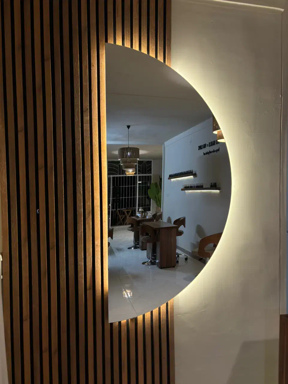 همکاری باناخنکار و مژه کار|استخدام درمانی، زیبایی، بهداشتی|اراک, |دیوار