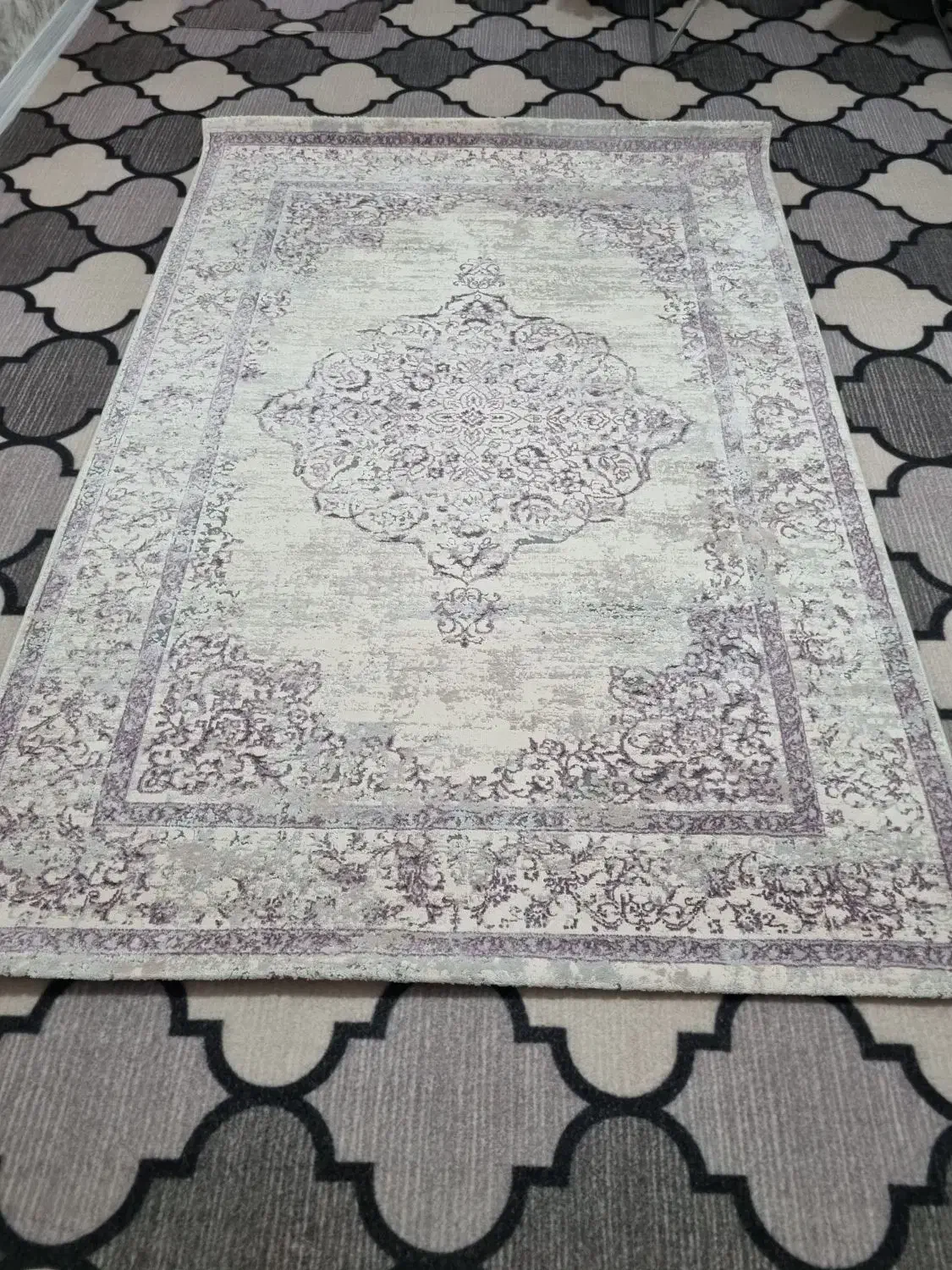 فرش ۴ متری کاملا نو|فرش|شیراز, قالیشویی|دیوار