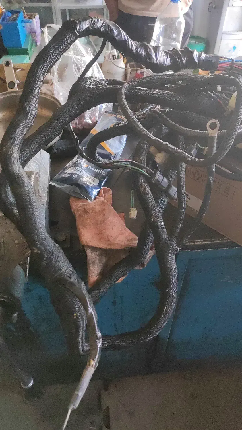 سیم کشی بیل هیوندا 210H|ماشین‌آلات صنعتی|ری, صفاییه (چشمه علی)|دیوار