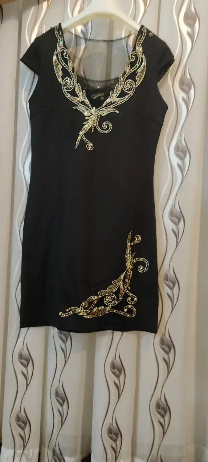 لباس مجلسی|لباس|خوی, |دیوار