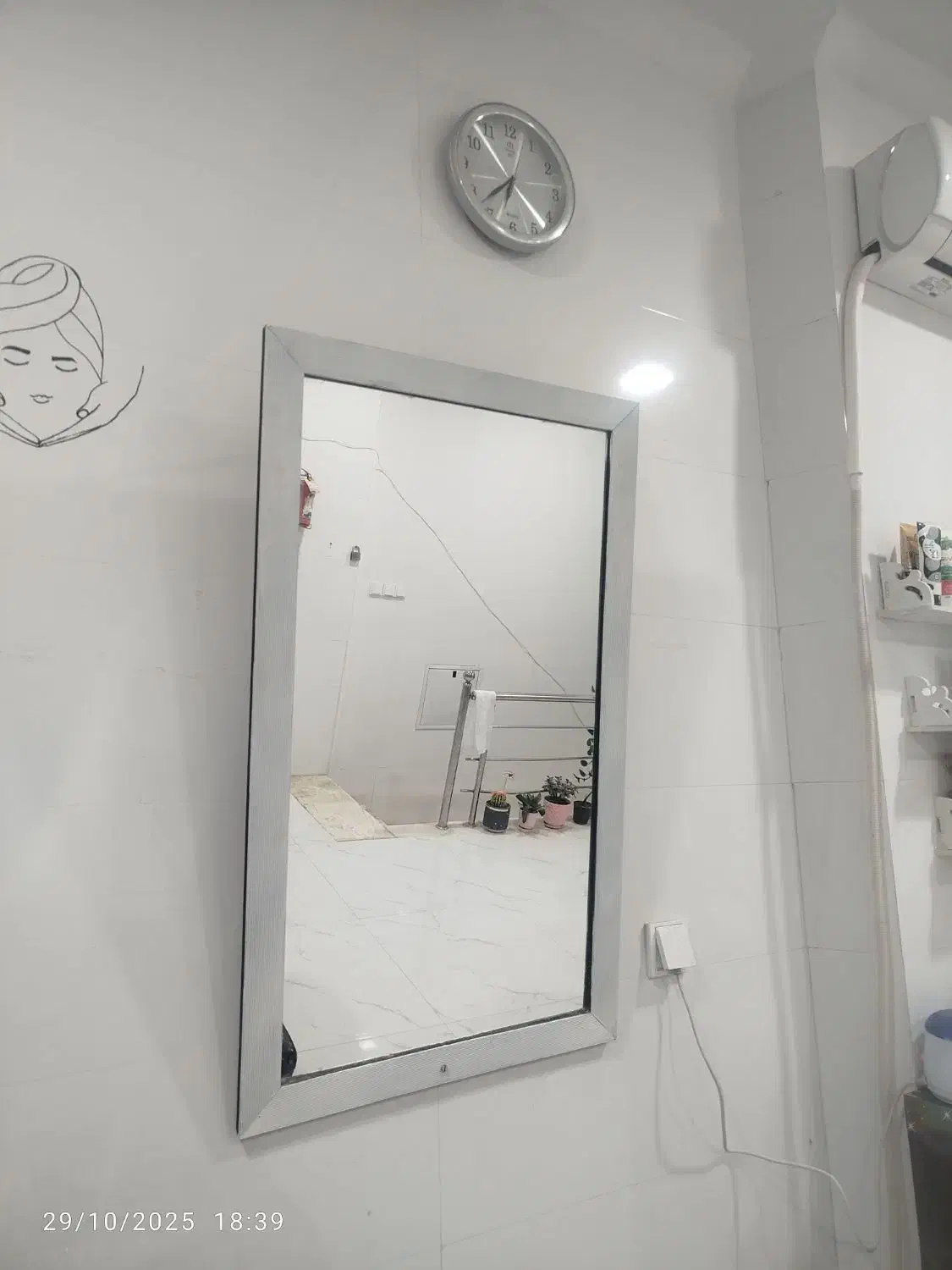 لوازم آرایشگاه زنانه|آرایشگاه و سالن‌های زیبایی|قائن, |دیوار