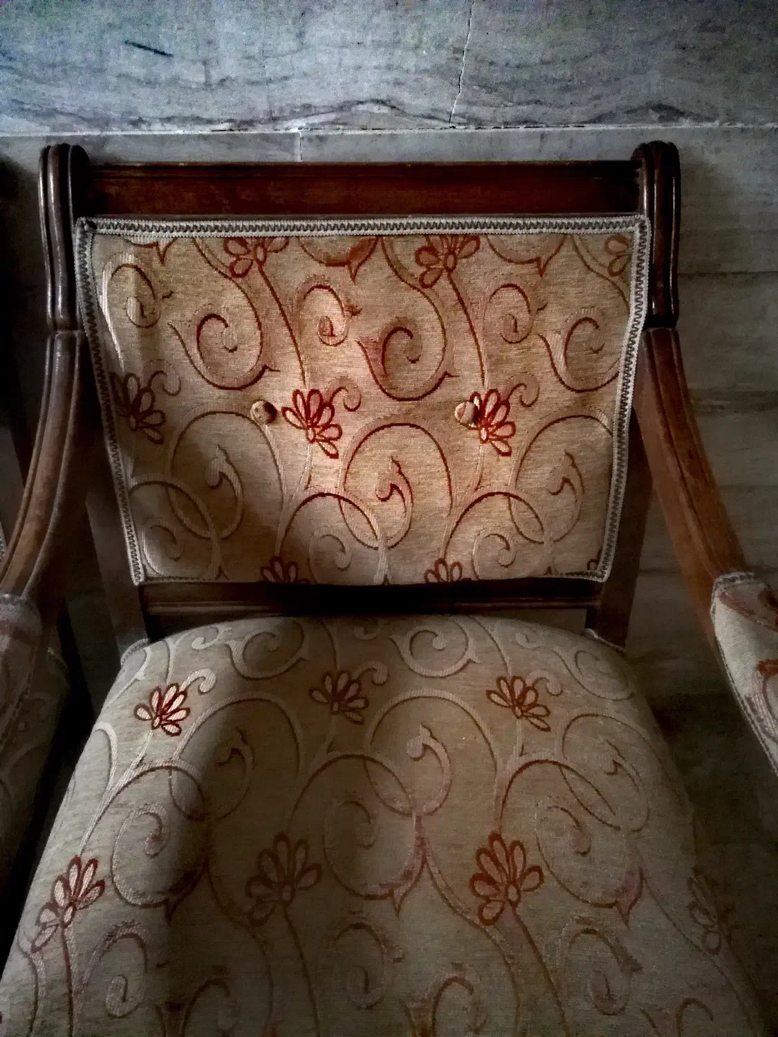 مبل نیم ست|مبلمان خانگی و میز عسلی|اصفهان, قلعه طبره|دیوار