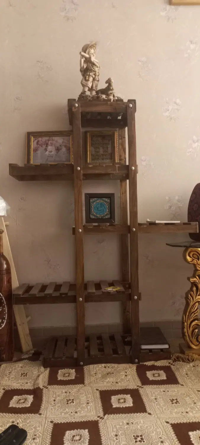 شلف|کتابخانه، شلف، قفسه‌های دیواری|اسلام‌شهر, مسکن مهر اسلاشهر (شهرک امام خمینی)|دیوار