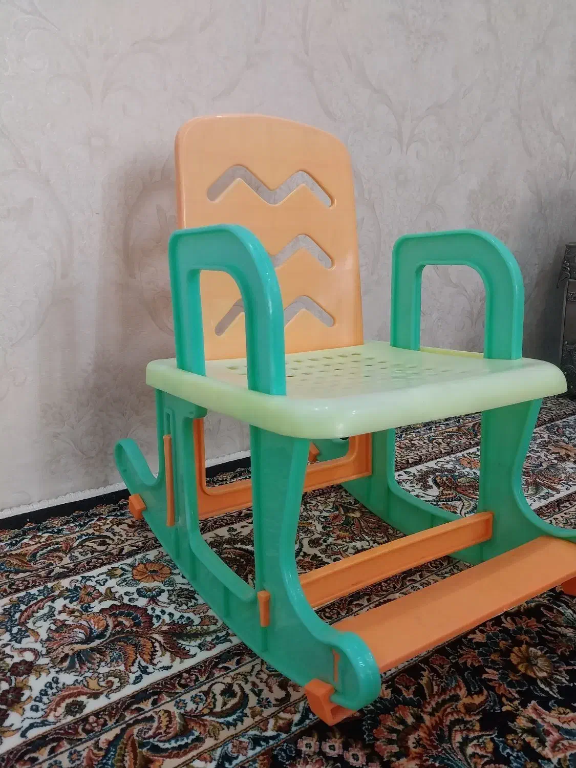 صندلی کودک|تخت و صندلی بچه|اردبیل, |دیوار