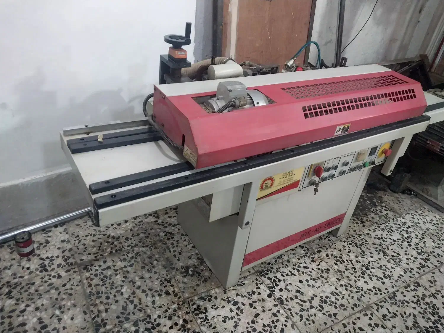 لبه چسبان دستگاه پی وی سی|ماشین‌آلات صنعتی|اصفهان, مهدیه|دیوار