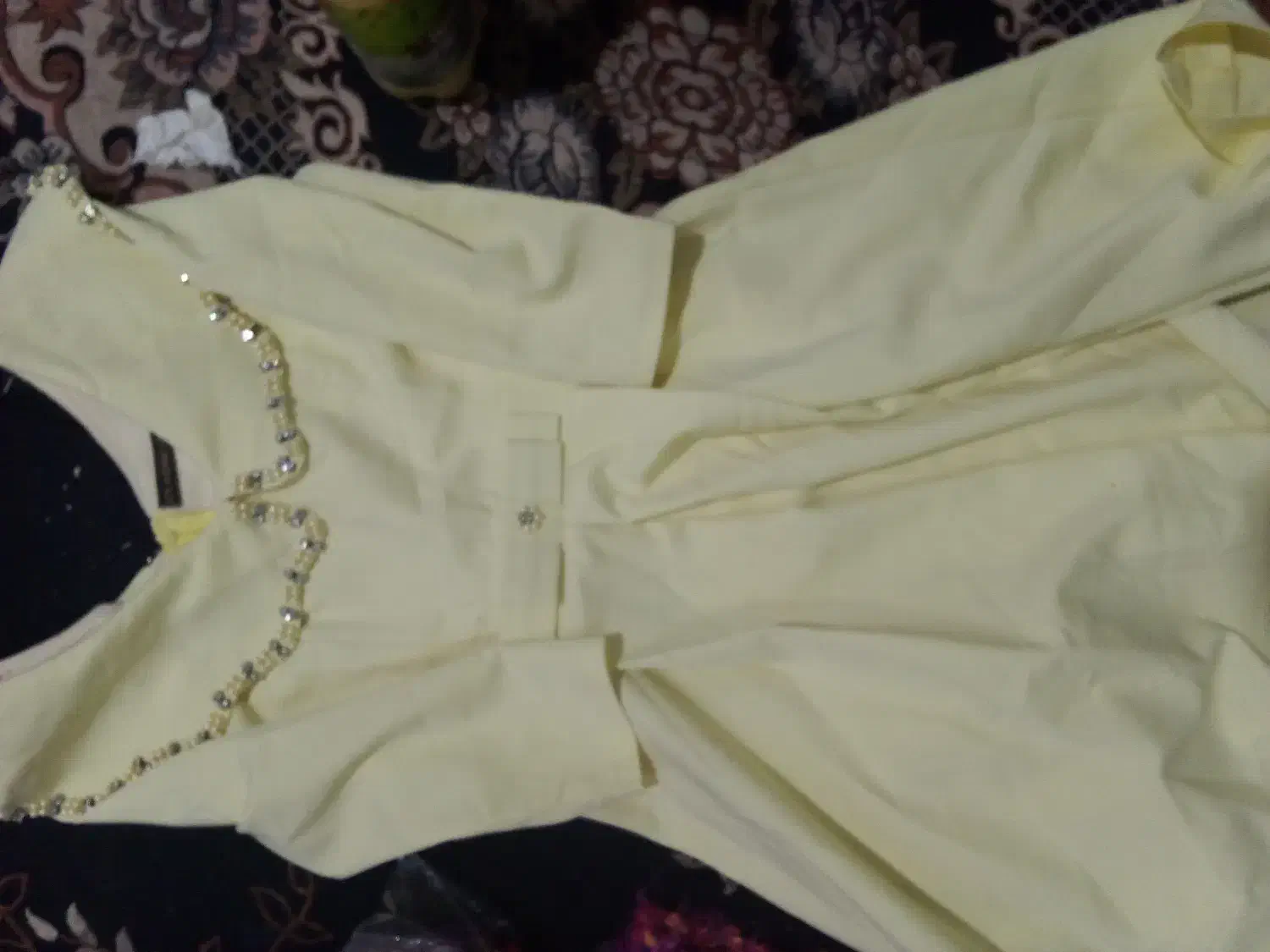 لباس و روسری نو|لباس|قم, نوبهار|دیوار