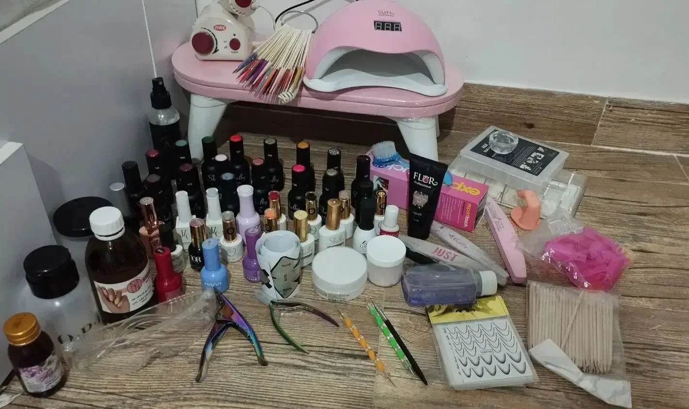 وسایل کامل ناخن کاری در حد نو|آرایشی، بهداشتی، درمانی|همدان, |دیوار