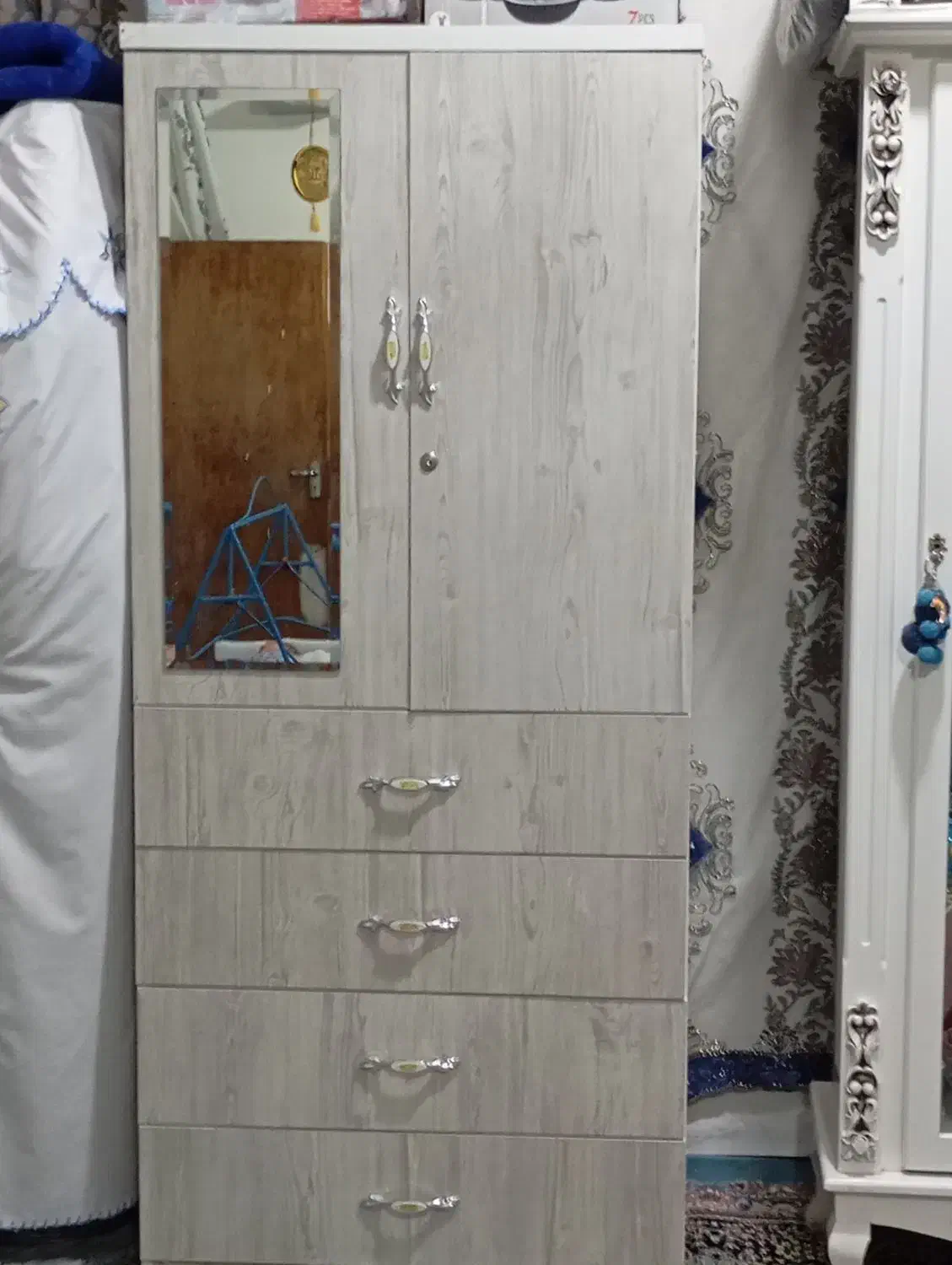 کمد لباسی نونویک ماه میشه خریدمش|جاکفشی، کمد، دراور|سیرجان, |دیوار