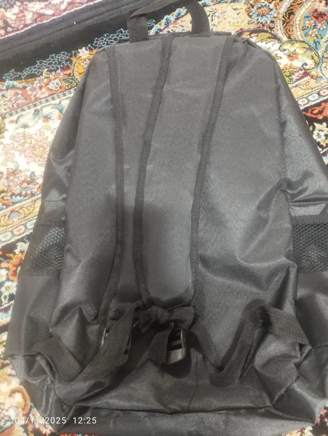 کیف.|کیف، کفش، کمربند|زابل, |دیوار