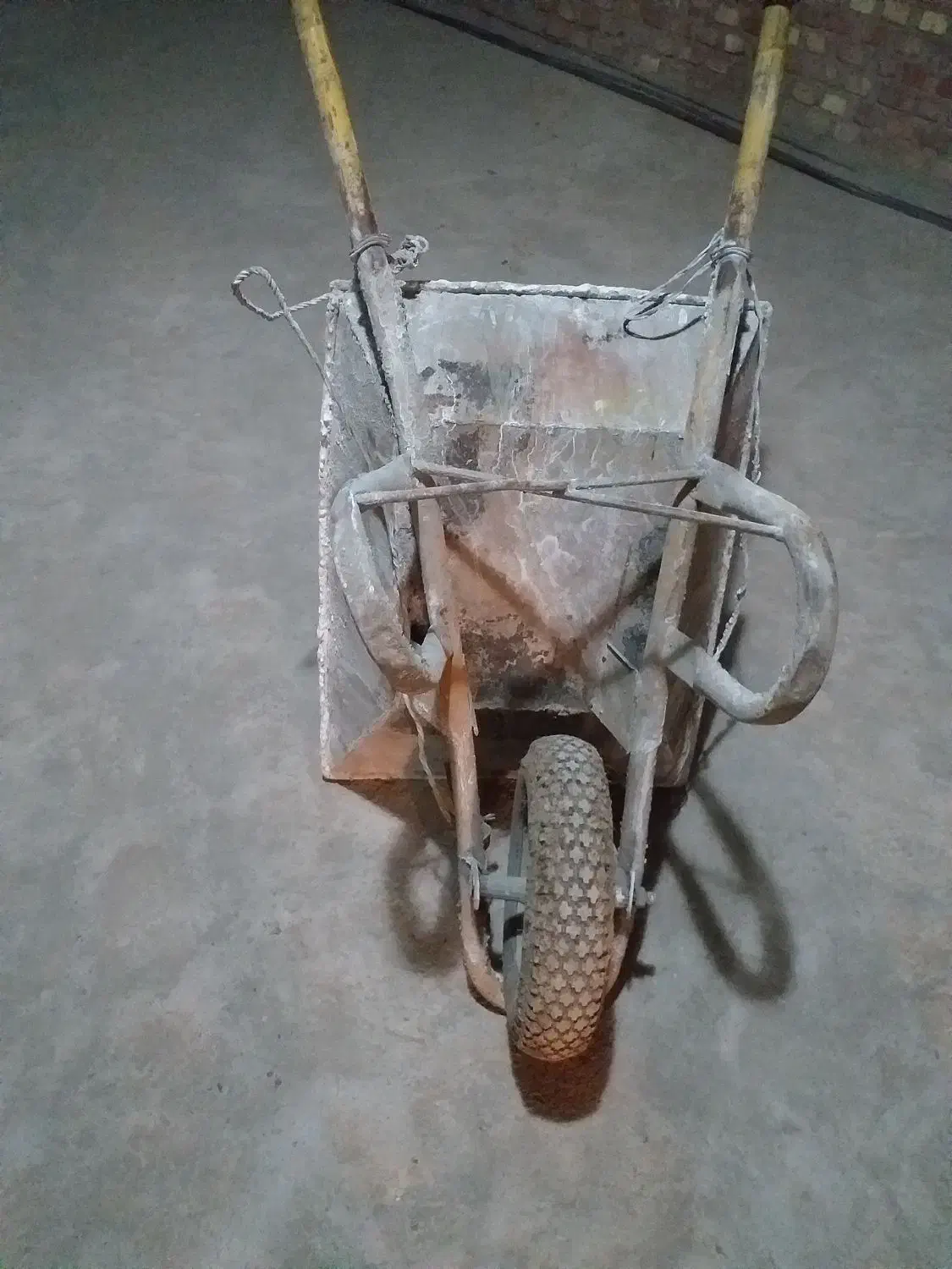 فرغون|لوازم نظافت|شاهین دژ, |دیوار