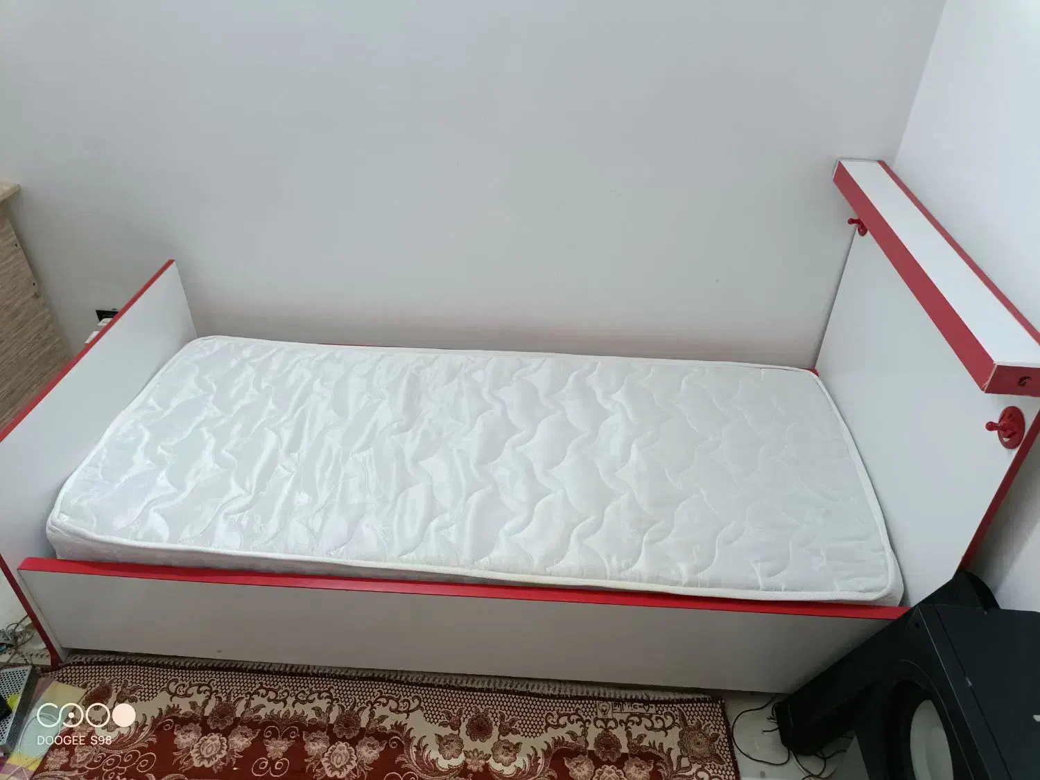 تخت نوجوان وتشک|تخت و سرویس خواب|اصفهان, سرچشمه|دیوار