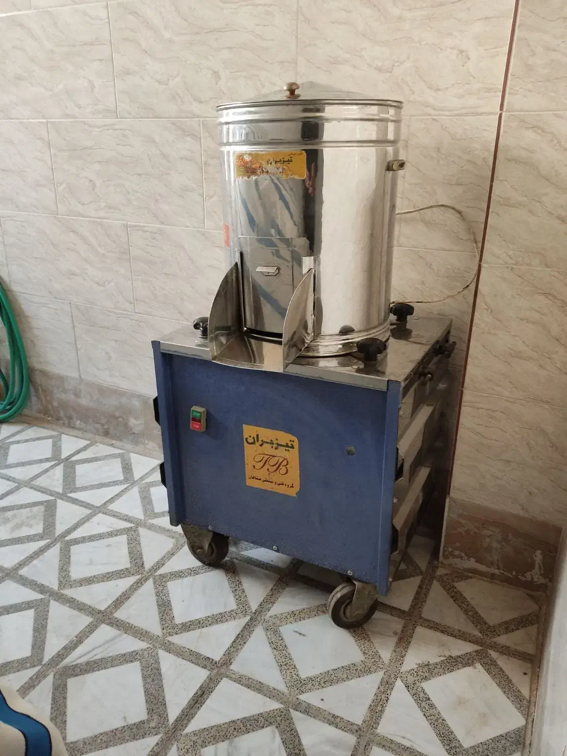 سبزی خرد کن ۱۰ کیلویی صنعتی در حد نو|خردکن، آسیاب، غذاساز|ابریشم, |دیوار