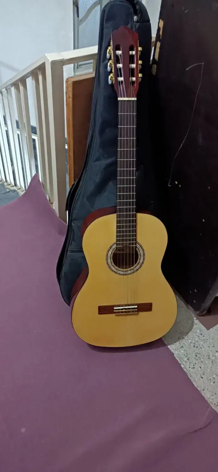 گیتار stagg|گیتار، بیس، امپلیفایر|رباط‌کریم, رباط‌کریم|دیوار