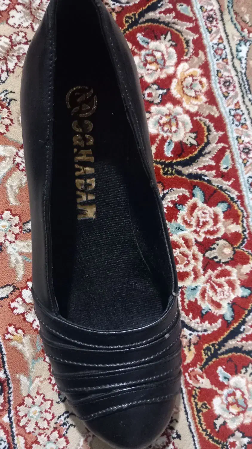 کفش  راحتی|کیف، کفش، کمربند|اقبالیه, |دیوار