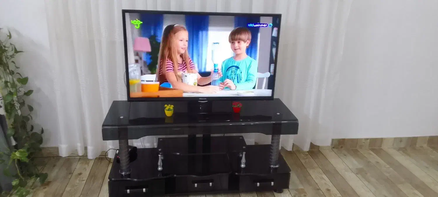 تلویزیون ۴۲هایسنس خیلی تمیز|تلویزیون و پروژکتور|بجنورد, |دیوار