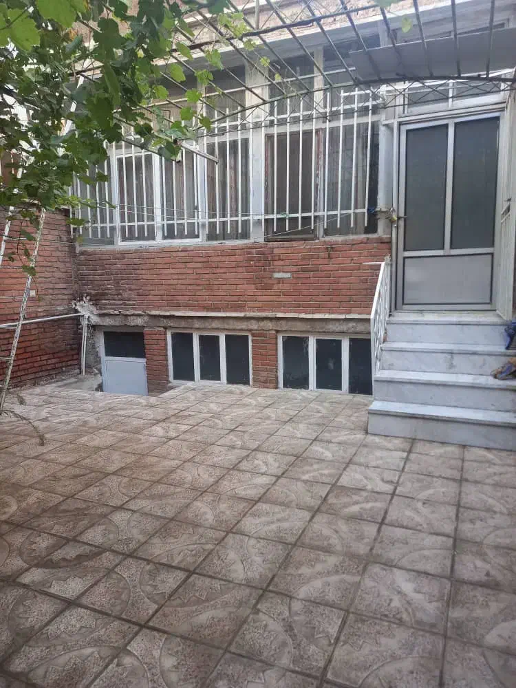 حیاط ویلای ۱۱۴ متری یک طبقه|فروش زمین و ملک کلنگی|ری, دولتآباد|دیوار