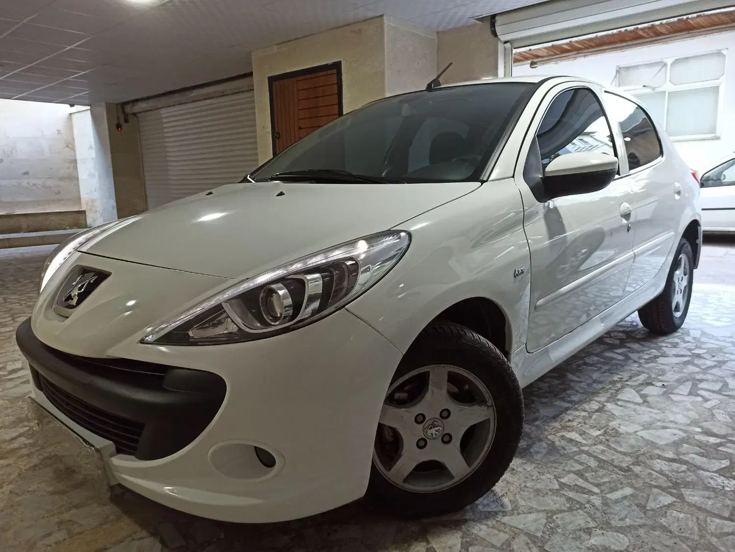 207 اتومات مدل ۱۴۰۳ گارانتی فعال بی‌رنگ مشابه صفر|خودرو سواری و وانت|رشت, جهاد|دیوار