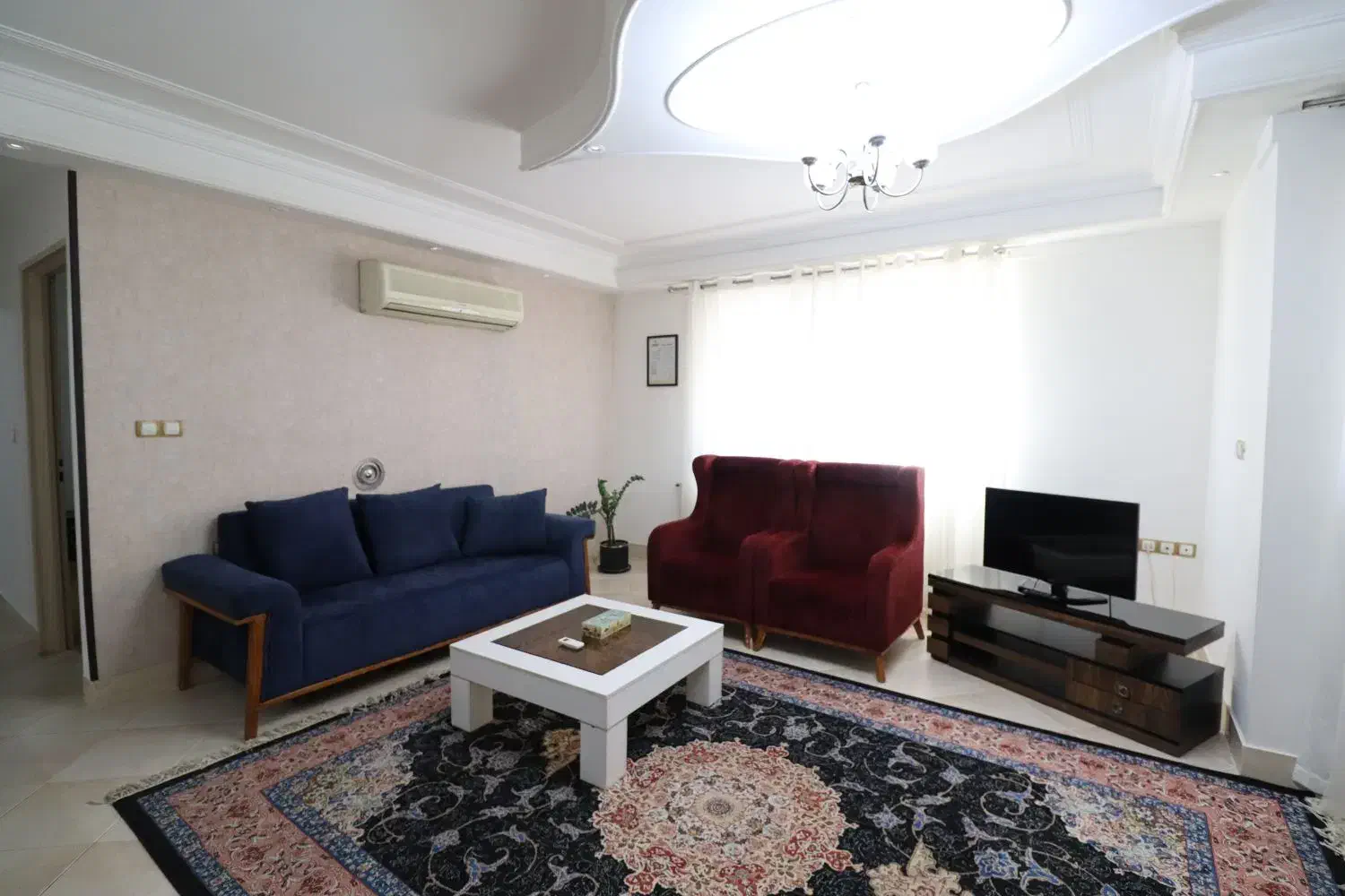 جاره روزانه/آپارتمان/ باغ ویلا/تجهیزات هتلی/لوکس|اجارهٔ کوتاه‌مدت آپارتمان و سوئیت|شیراز, قدوسی شرقی|دیوار